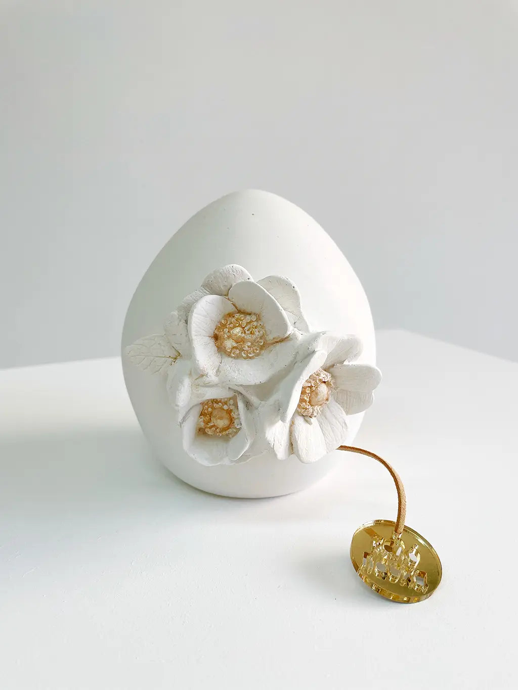 ΕΠΙΤΡΑΠΕΖΙΟ ΛΕΥΚΟ ΑΥΓΟ ΛΟΥΛΟΥΔΙΑ MANAKOU - ΠΑΣΧ26-Λ09-01