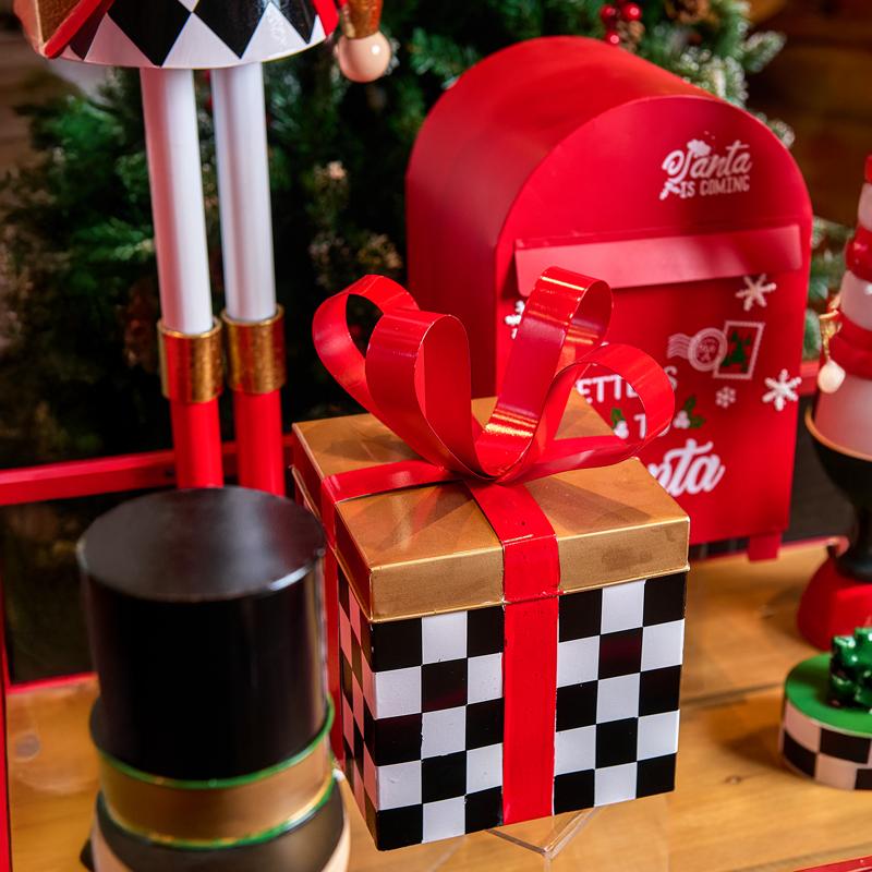 ΧΡΙΣΤΟΥΓΕΝΝΙΑΤΙΚΟ ΜΕΤΑΛΛΙΚΟ ΔΙΑΚΟΣΜΗΤΙΚΟ ΚΟΥΤΙ ΔΩΡΟΥ Fylliana FL038 ΧΡΥΣΟ-ΜΑΥΡΟ-ΛΕΥΚΟ-ΚΟΚΚΙΝΟ 20x20x