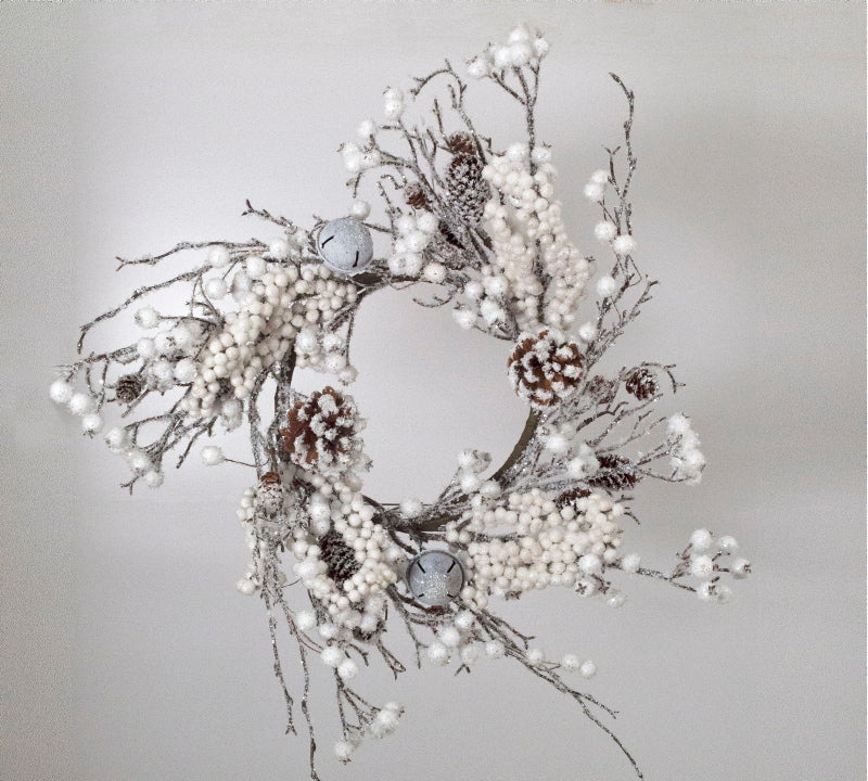 Χιονισμένο Στεφάνι jingle bell με λευκά berries & κουκουνάρια 26,5cm